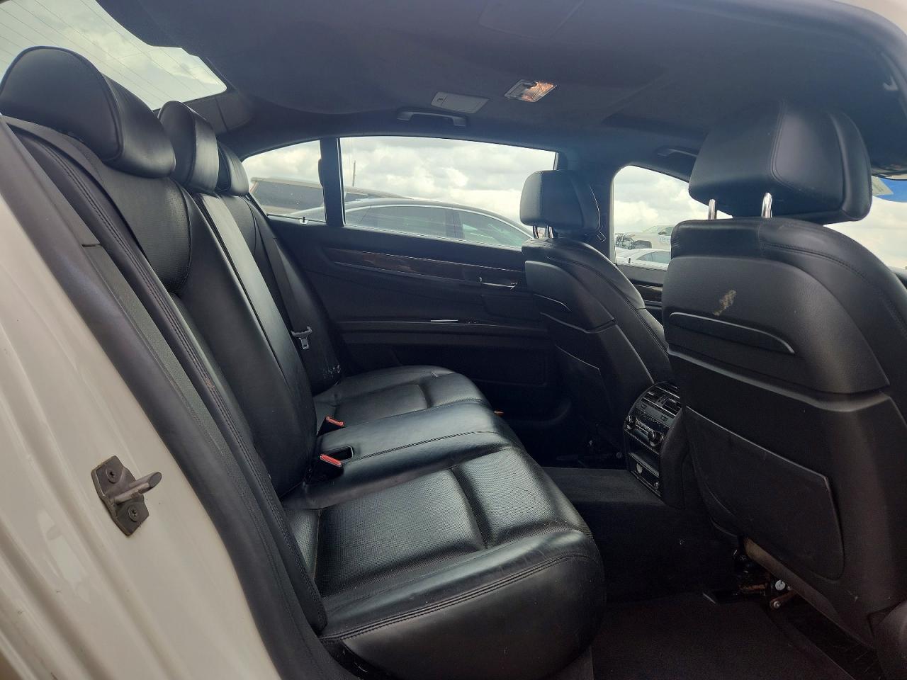 2014 BMW 750 Li - zdjęcie 10