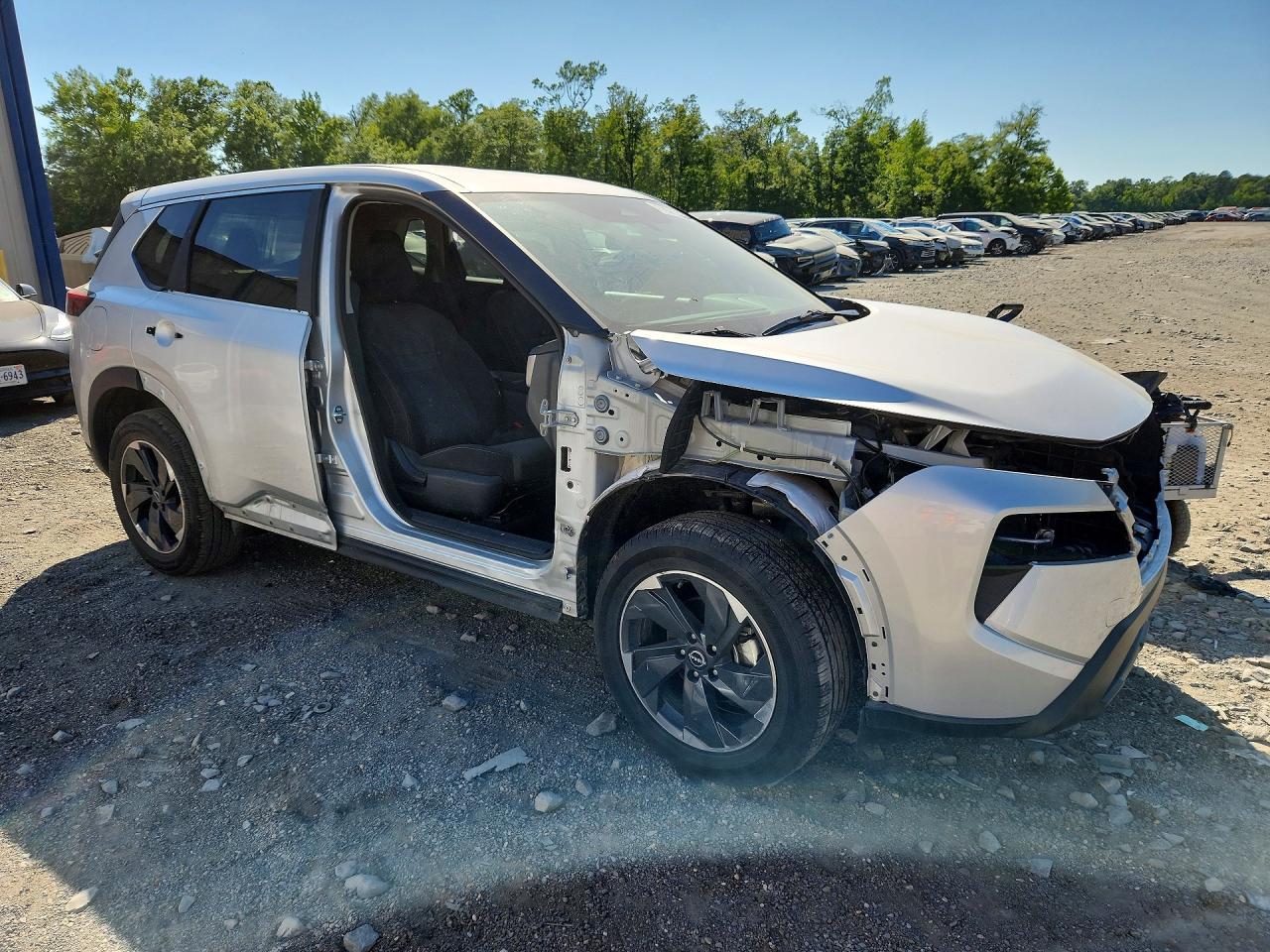2025 Nissan Rogue Sv - zdjęcie 4