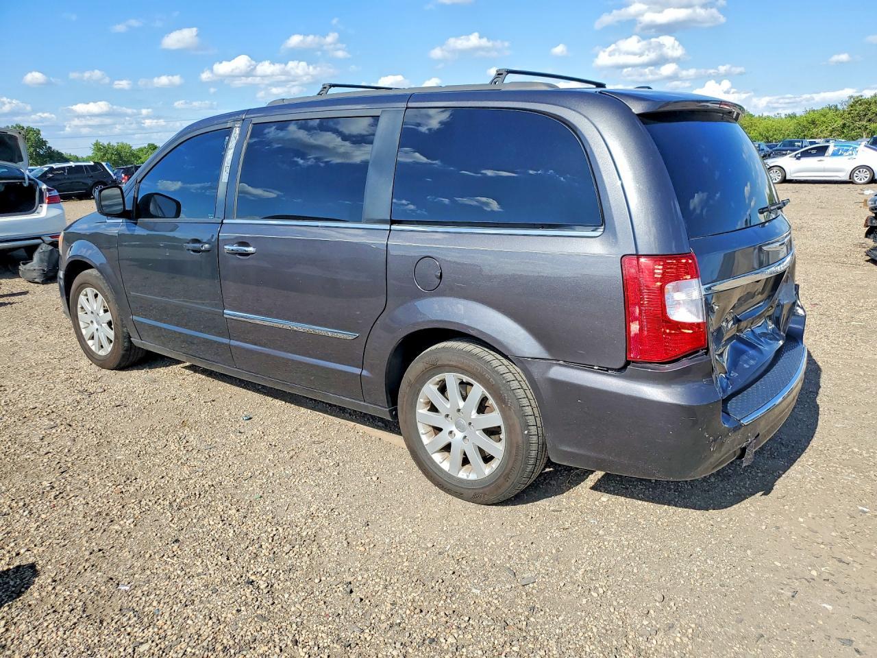 2016 Chrysler Town & Country Touring - zdjęcie 2