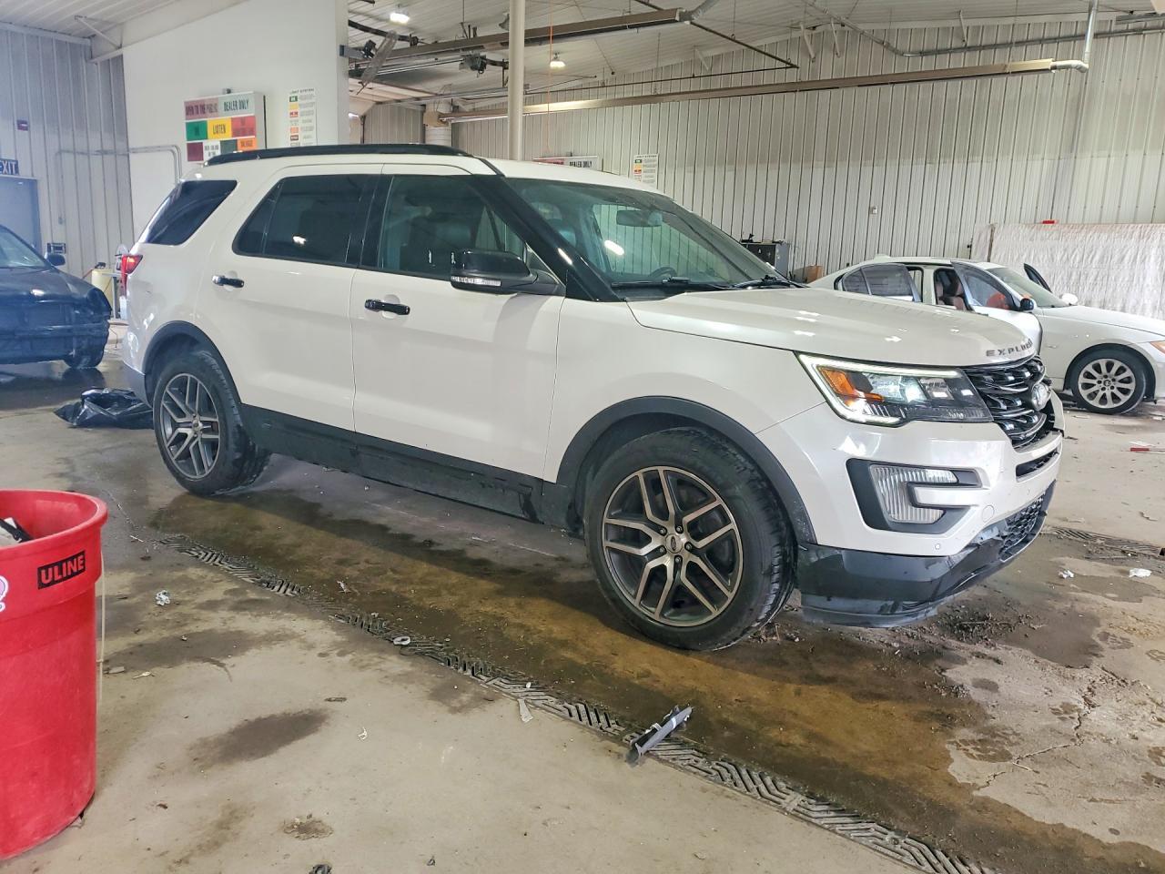 2017 Ford Explorer Sport - zdjęcie 4