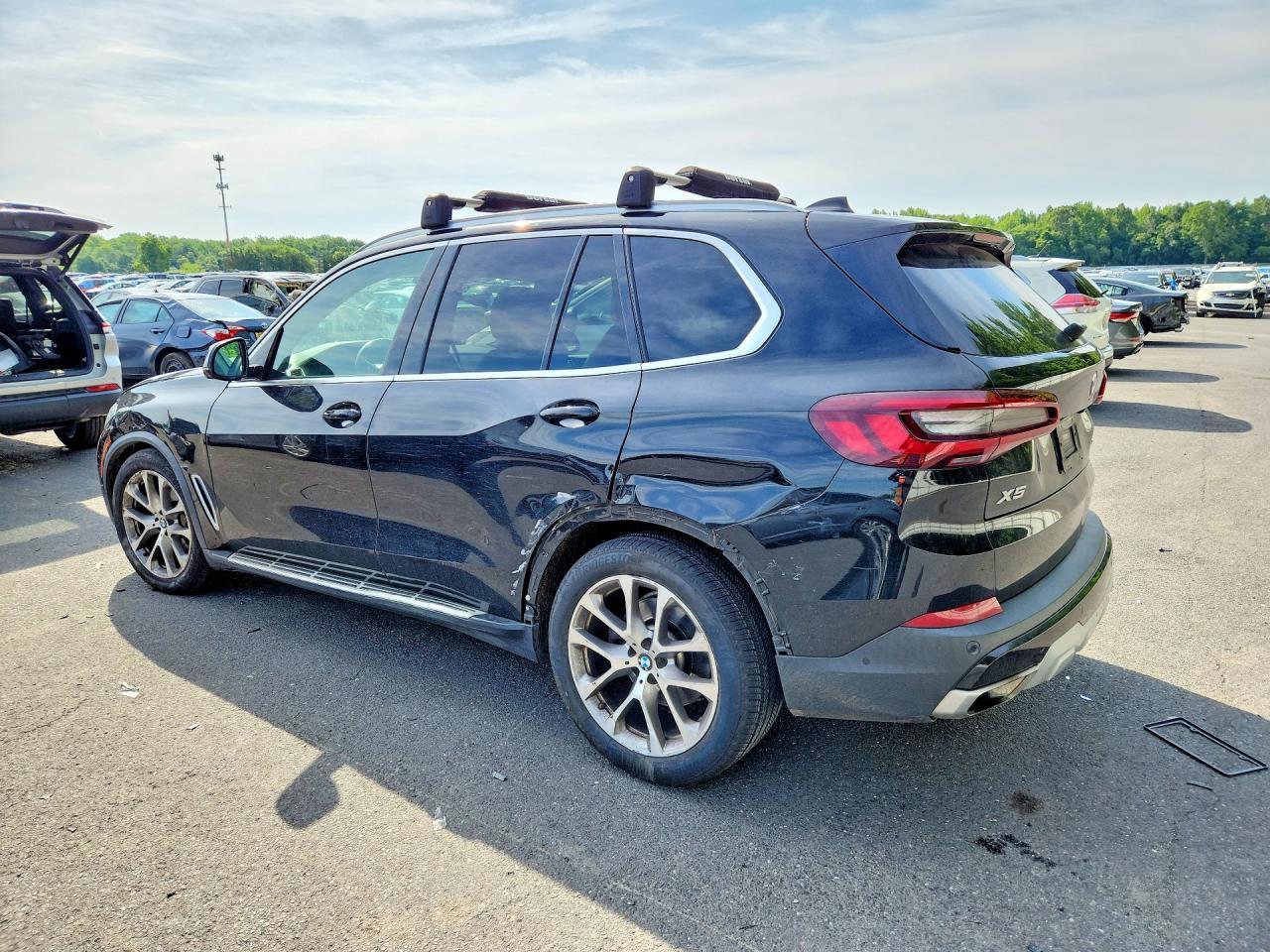 2021 BMW X5 xDrive40I - zdjęcie 2