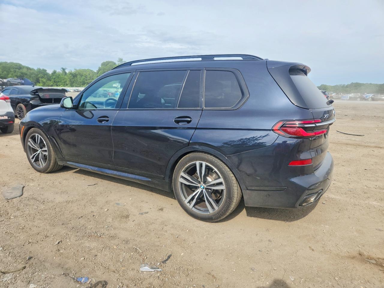 2023 BMW X7 xDrive40I - zdjęcie 2