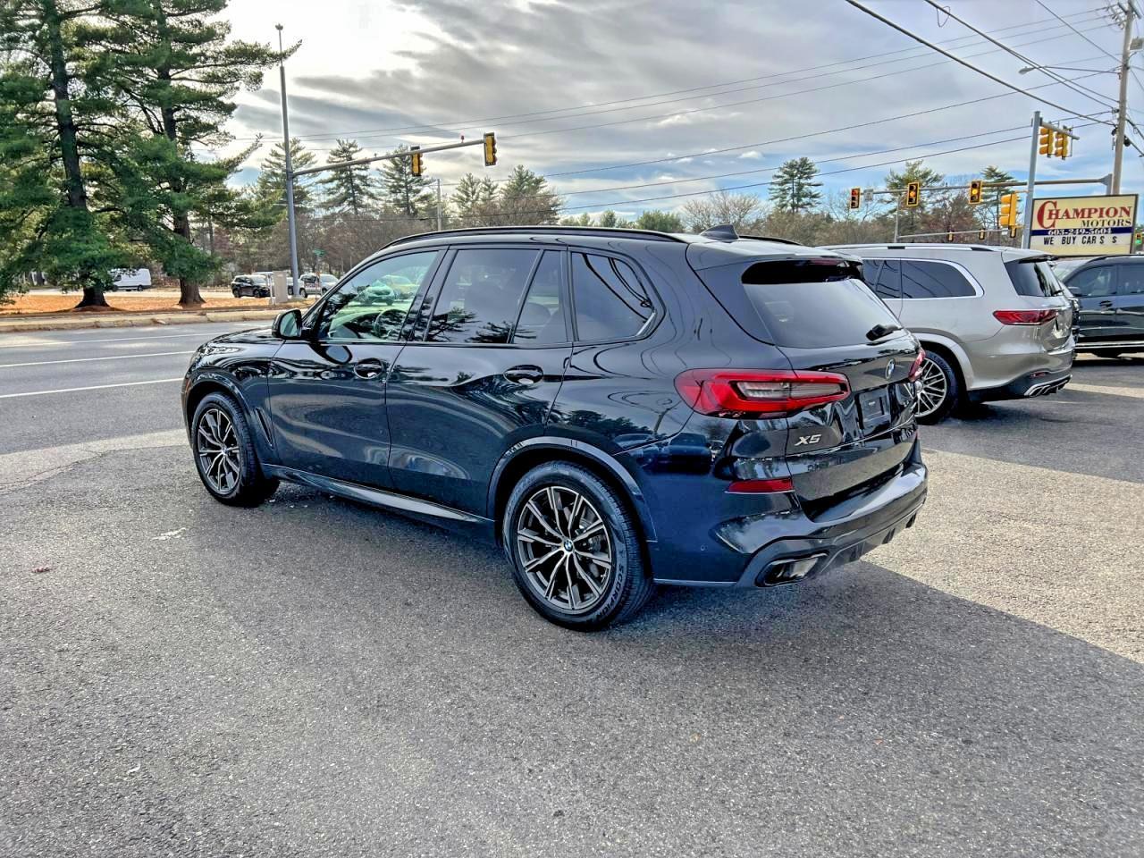 2021 BMW X5 xDrive40I - zdjęcie 3