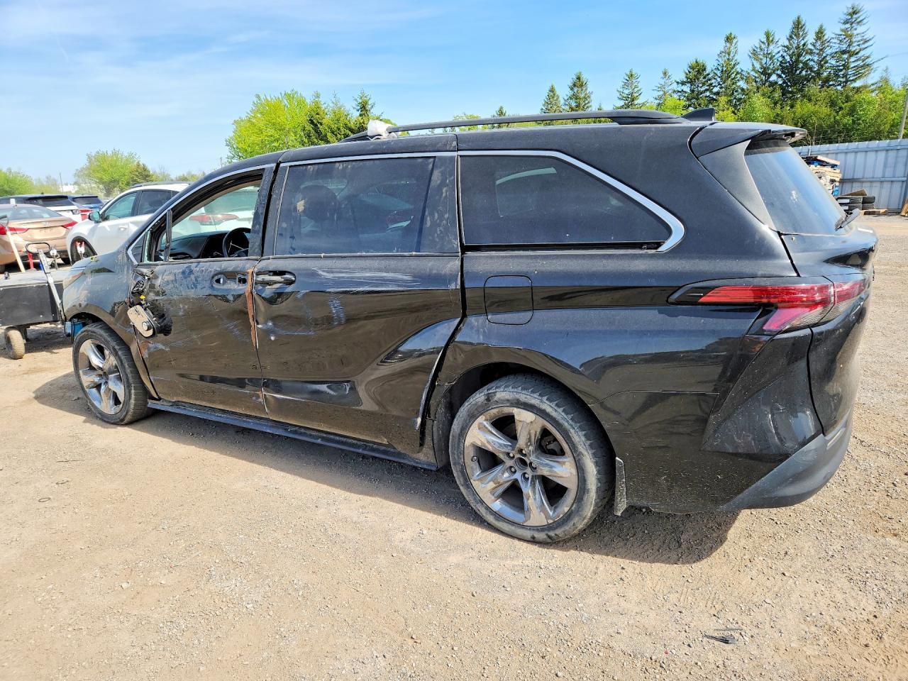 2022 Toyota Sienna Le - zdjęcie 2