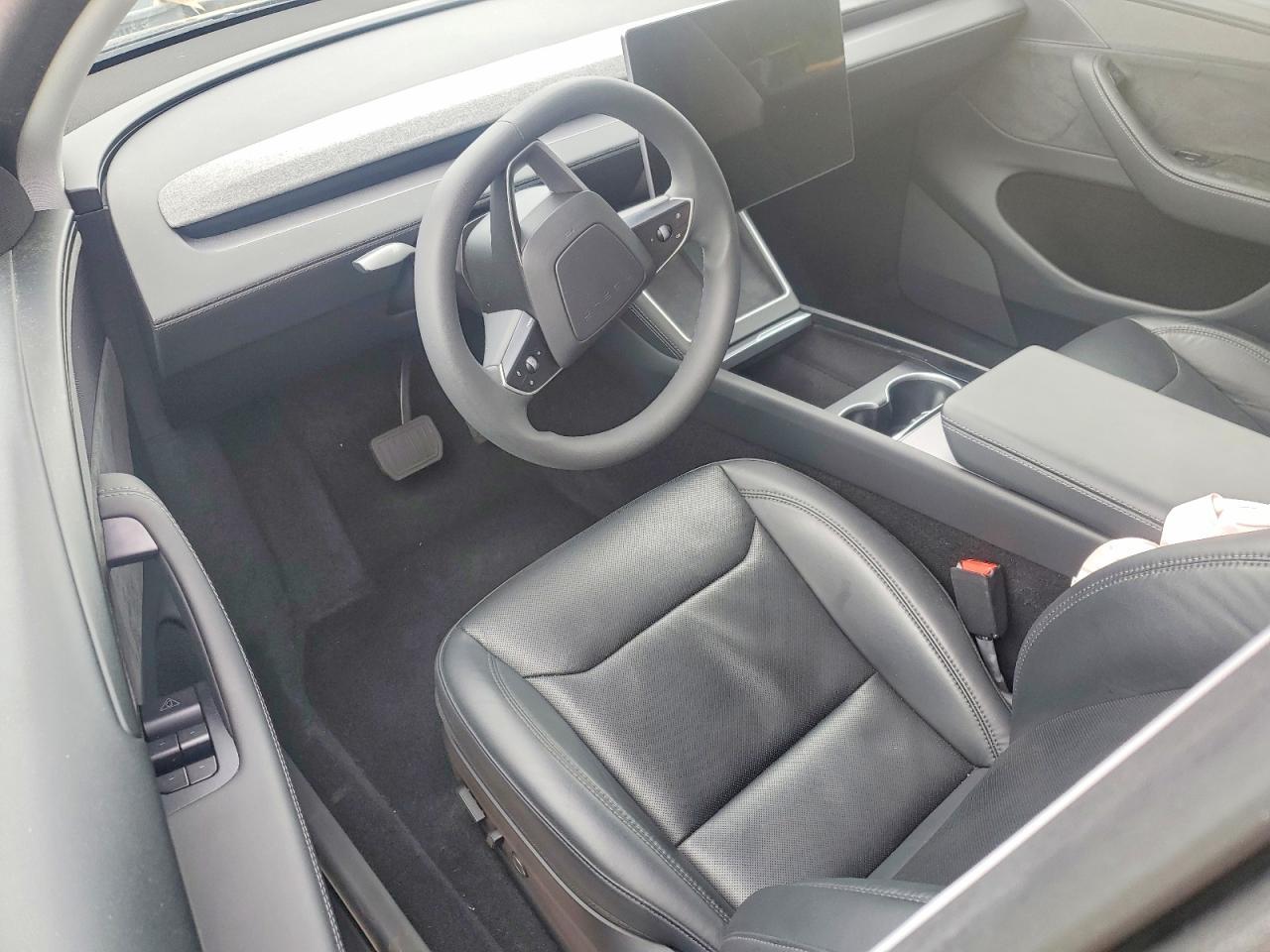 2026 Tesla Model Y - zdjęcie 8