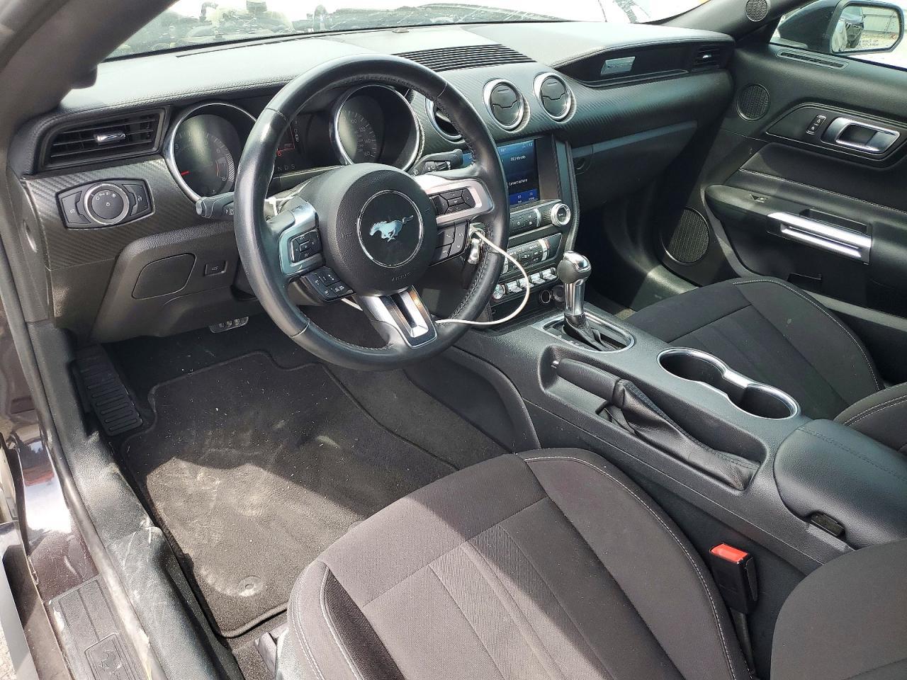 2022 Ford Mustang - zdjęcie 8