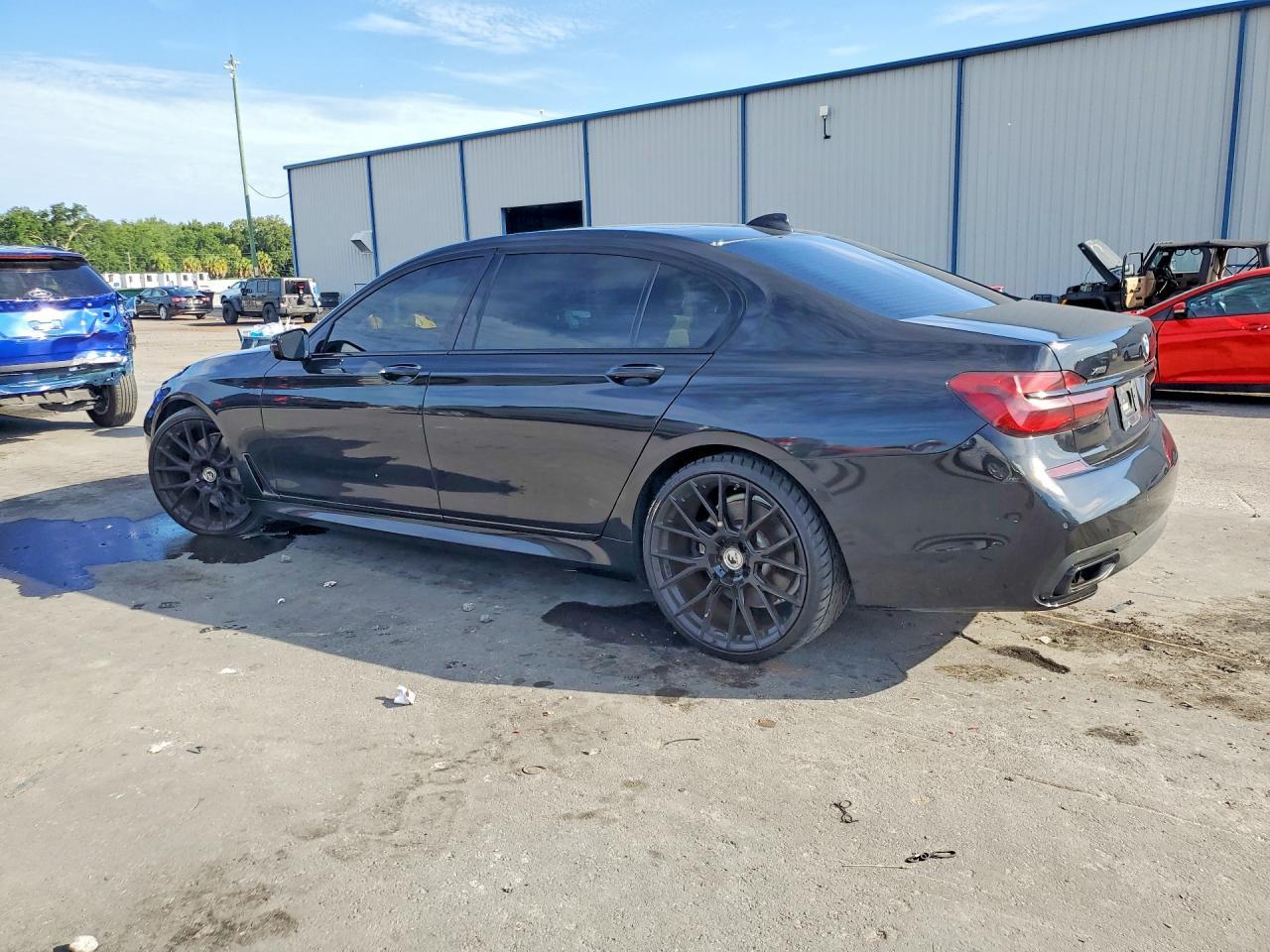 2016 BMW Seria 7 750i - zdjęcie 2
