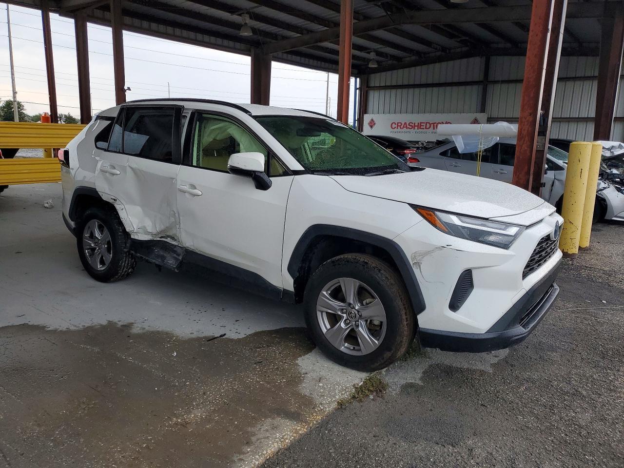 2022 Toyota Rav4 Xle - zdjęcie 4