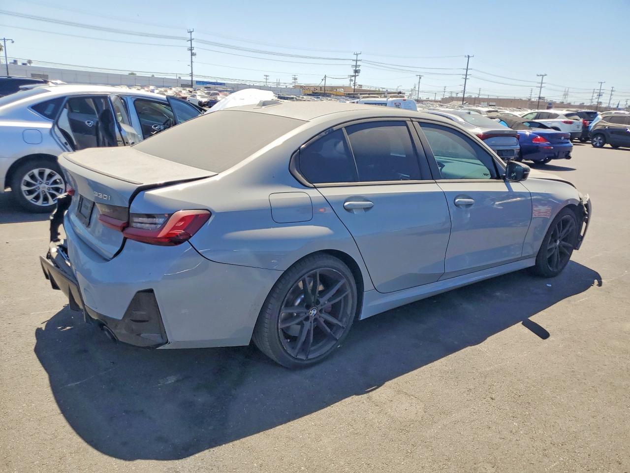 2023 BMW 330I - zdjęcie 3