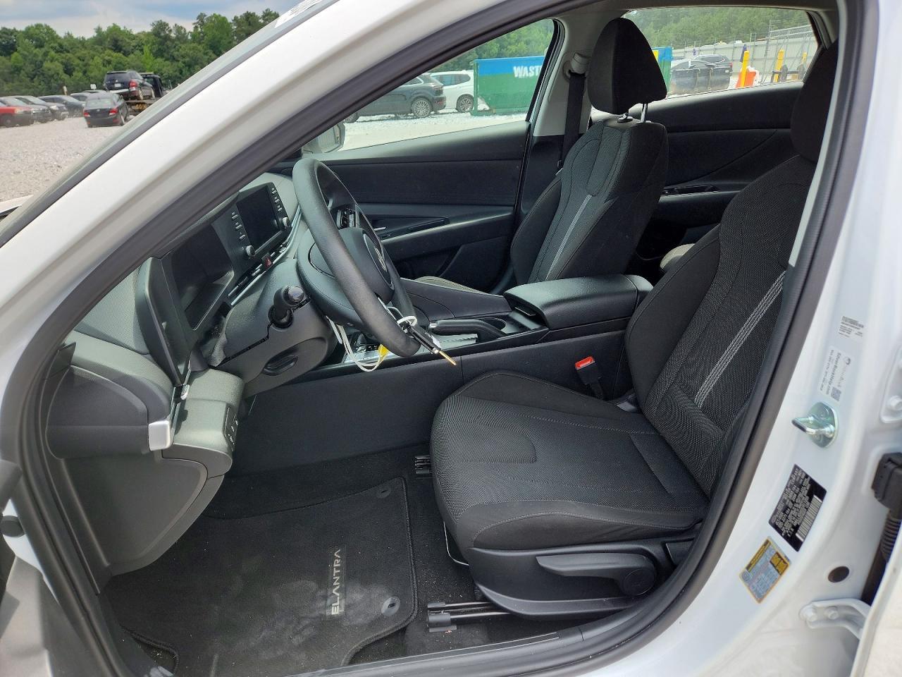 2025 Hyundai Elantra Se - zdjęcie 7