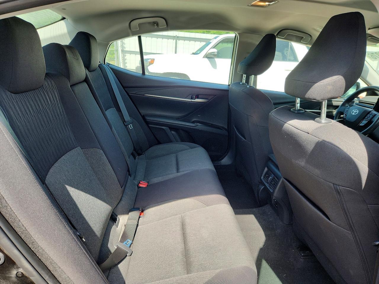 2025 Toyota Camry Le - zdjęcie 10