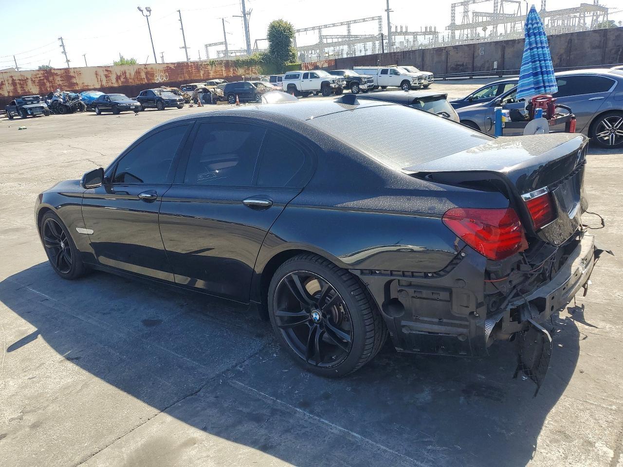2015 BMW 750 I - zdjęcie 2