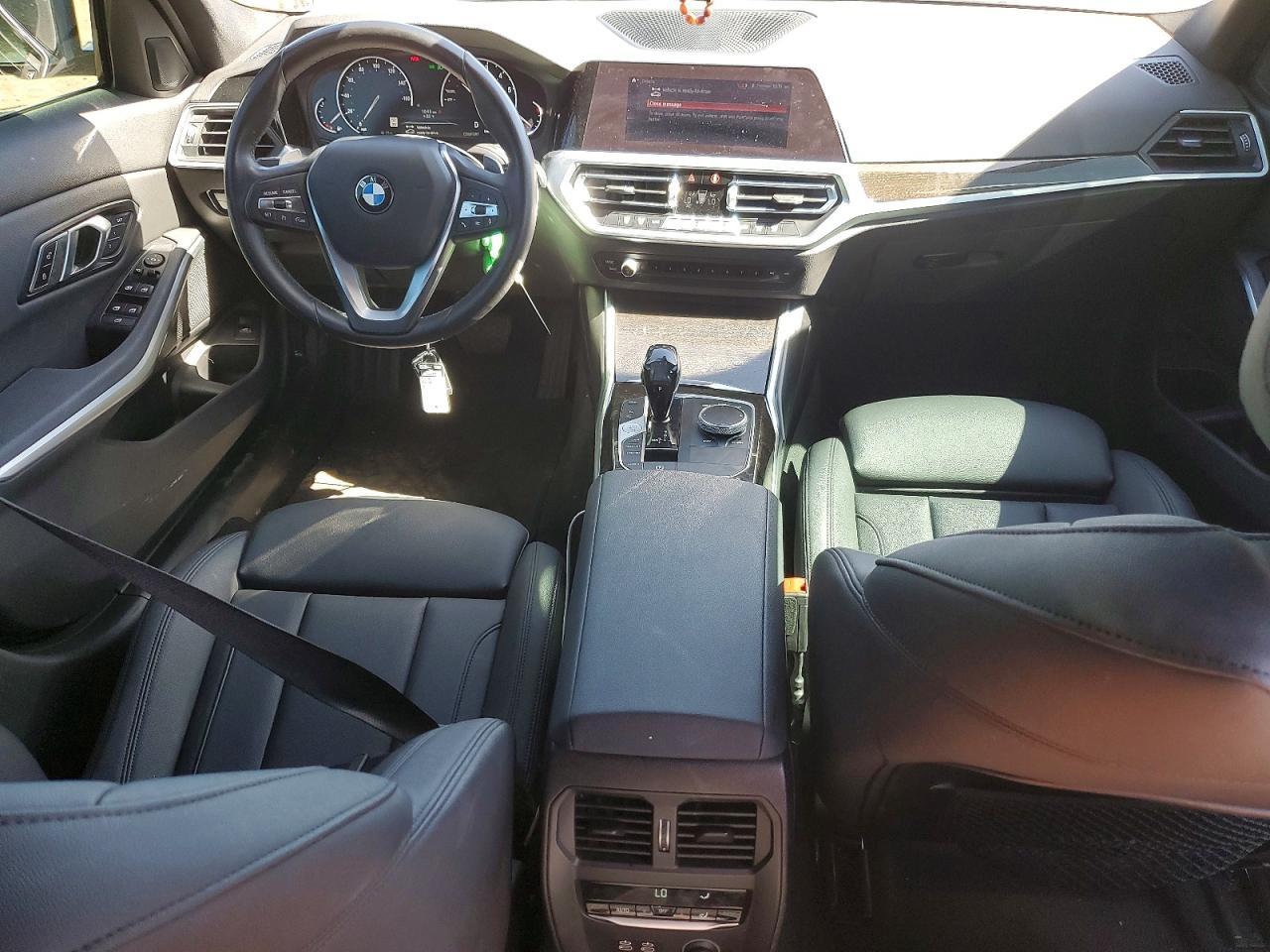 2020 BMW Seria 3 330i - zdjęcie 8