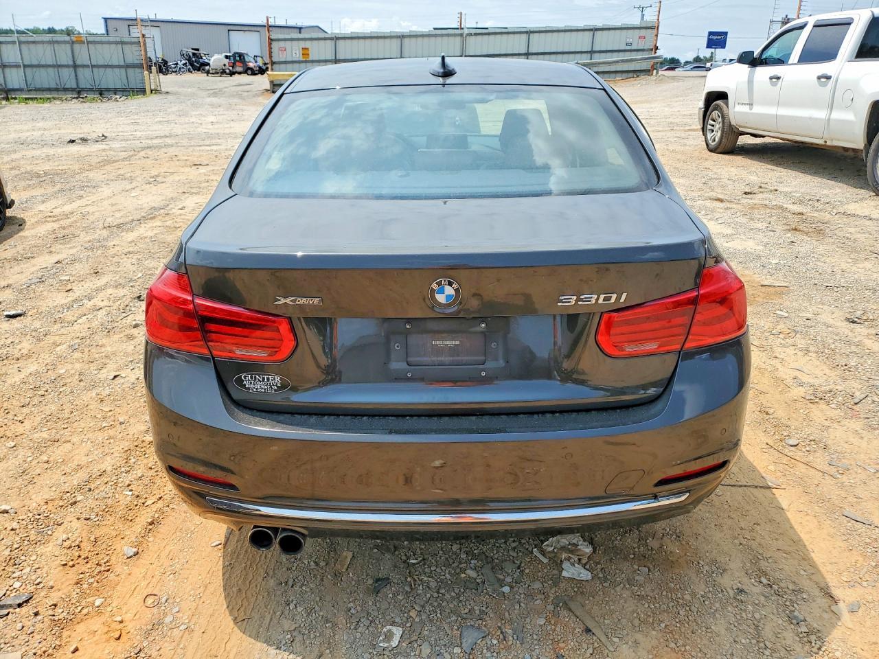 2017 BMW Seria 3 330i - zdjęcie 6