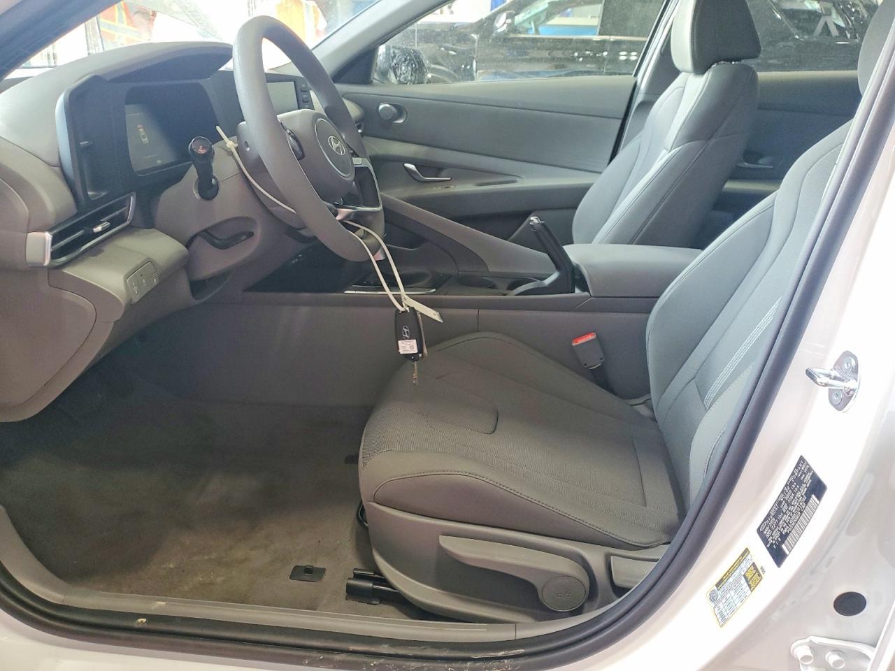 2026 Hyundai Elantra Se - zdjęcie 7