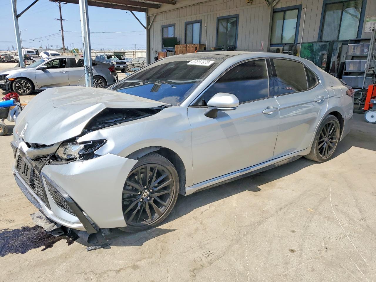 2021 Toyota Camry Xse - zdjęcie główne