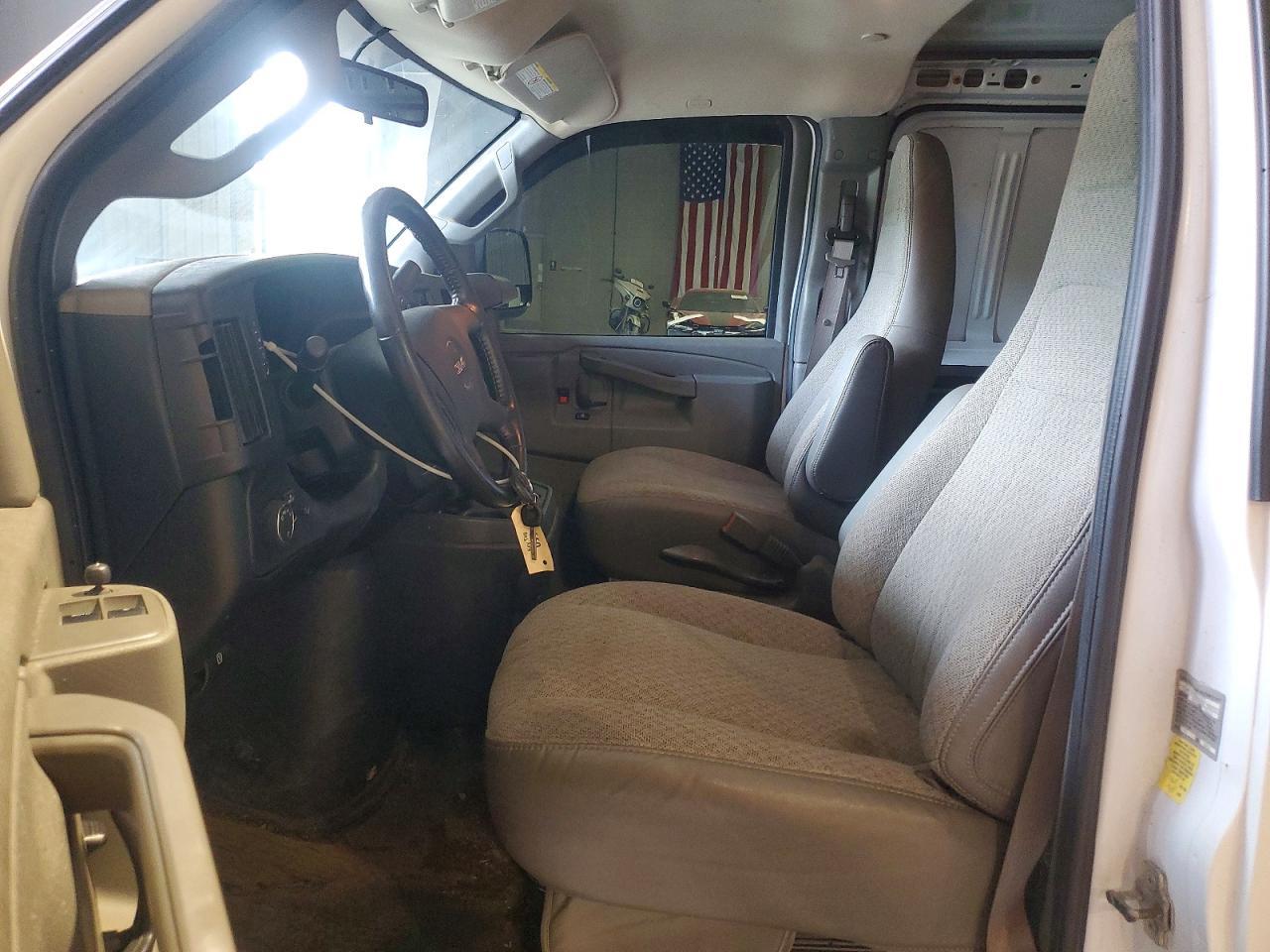 2023 GMC Savana G2500 - zdjęcie 7