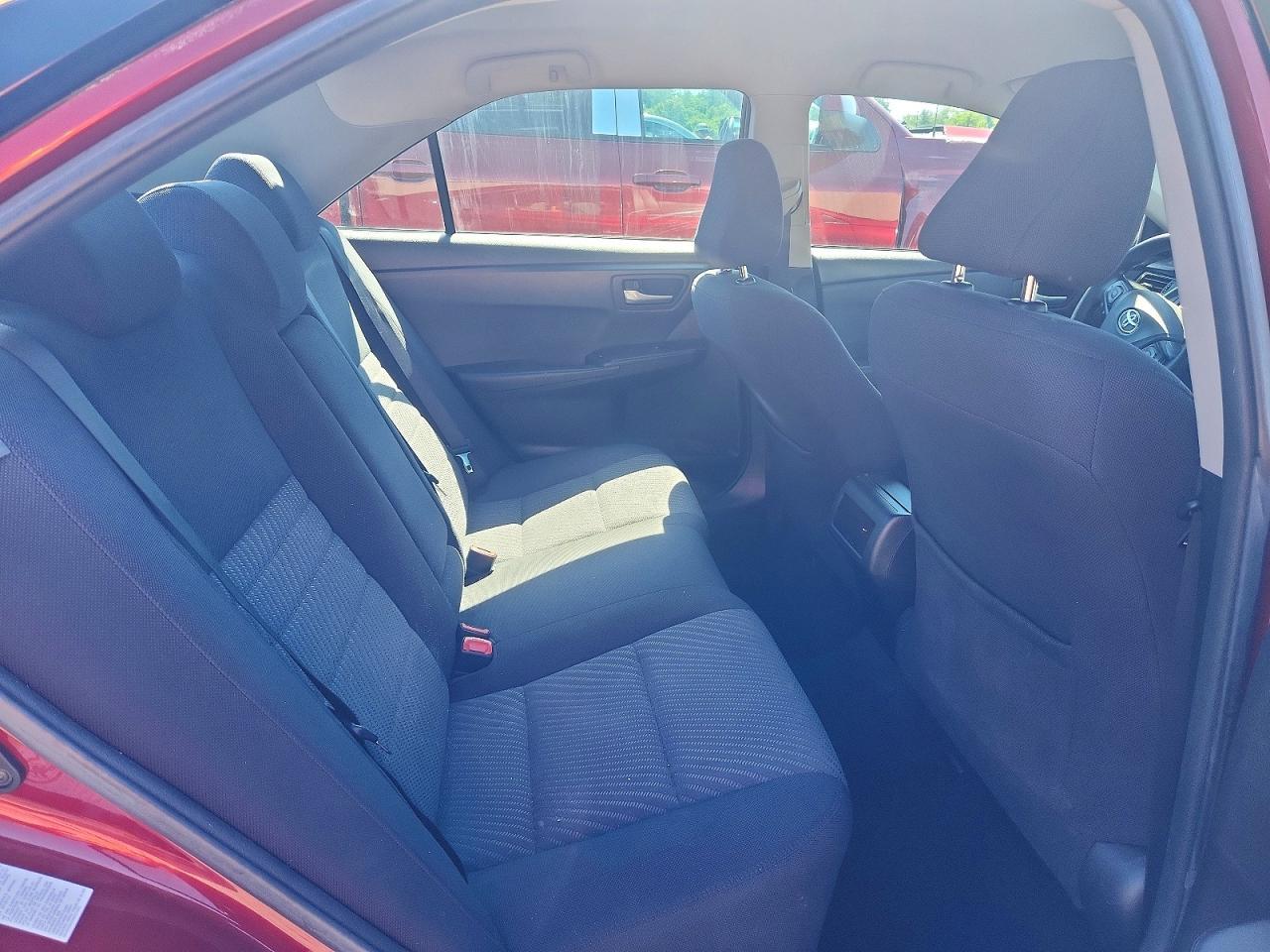 2017 Toyota Camry Le - zdjęcie 10