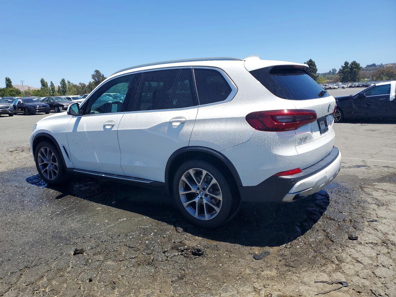 2023 BMW X5 xDrive40I - zdjęcie 2