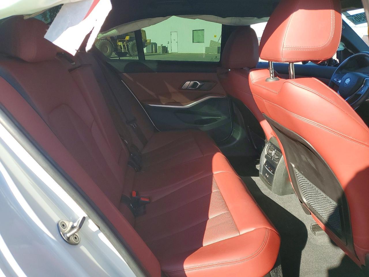 2023 BMW 330Xe - zdjęcie 10