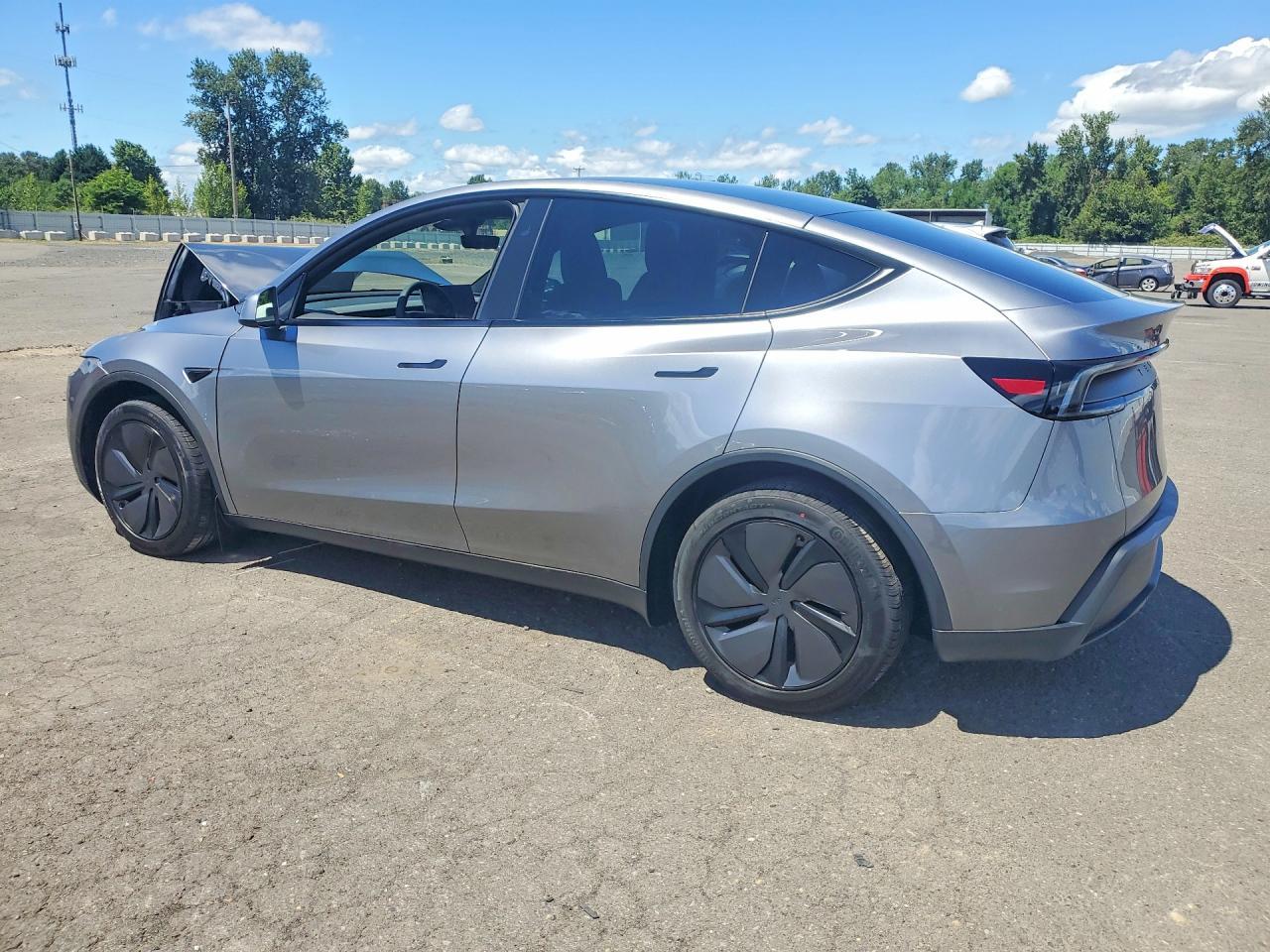 2026 Tesla Model Y - zdjęcie 2