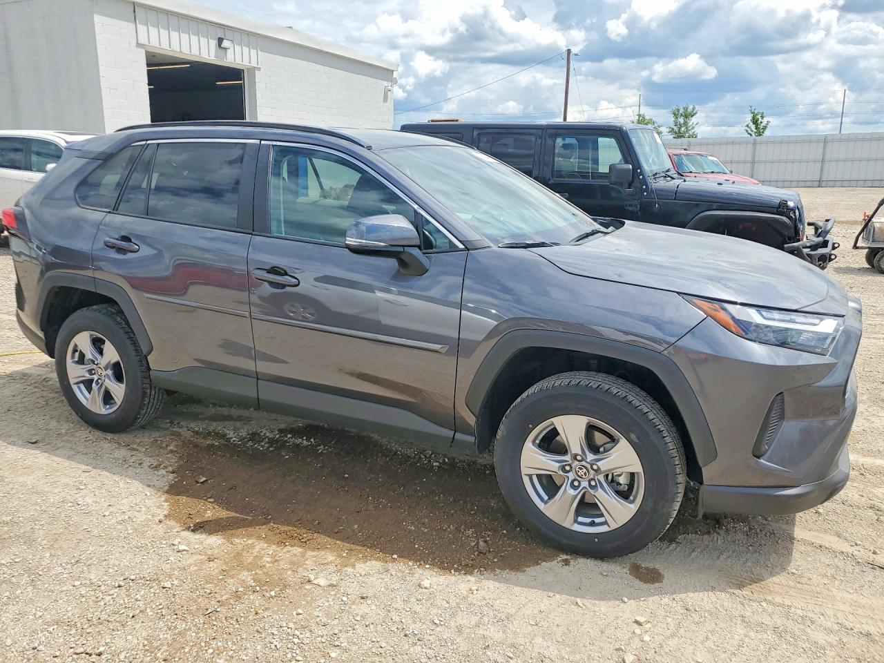 2025 Toyota Rav4 Xle - zdjęcie 4
