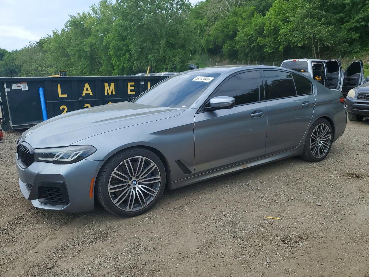 2021 BMW Seria 5 M550i - zdjęcie główne
