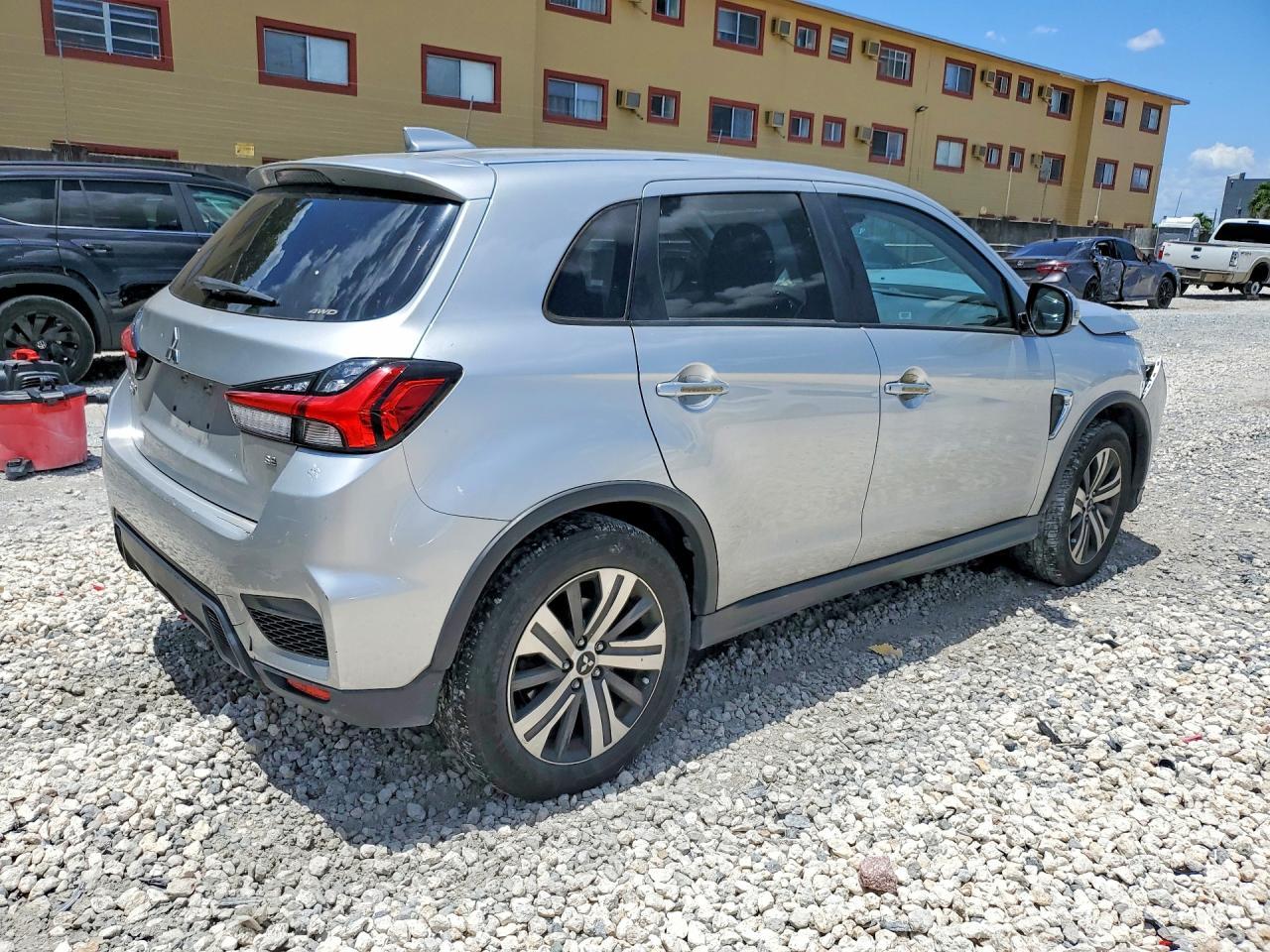 2020 Mitsubishi Outlander Sport Es - zdjęcie 3