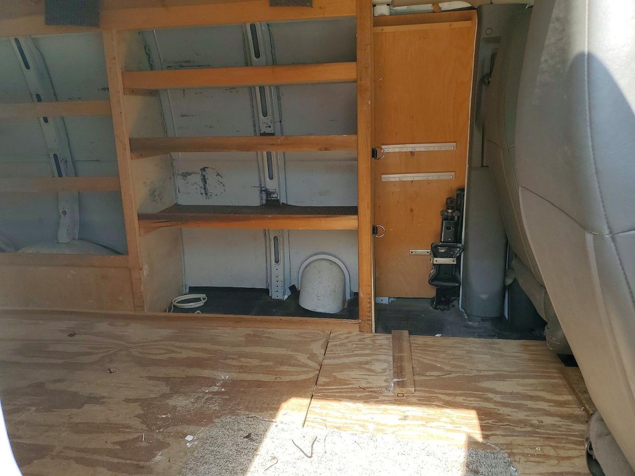 2016 Chevrolet Express G2500 - zdjęcie 11