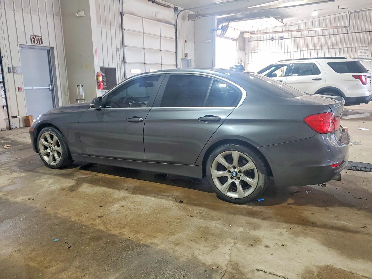 2015 BMW 320 I xDrive - zdjęcie 2
