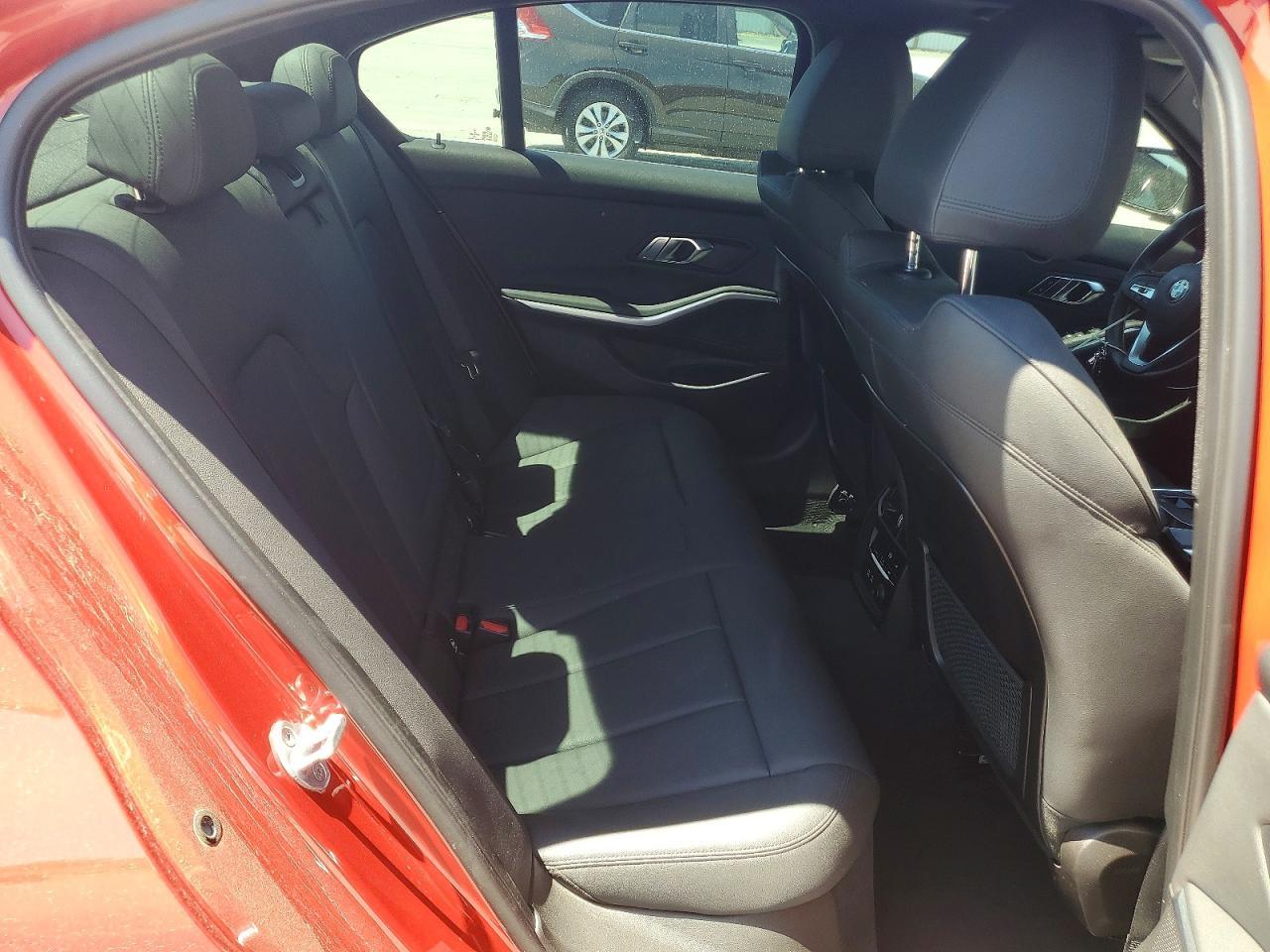2020 BMW Seria 3 330i - zdjęcie 10