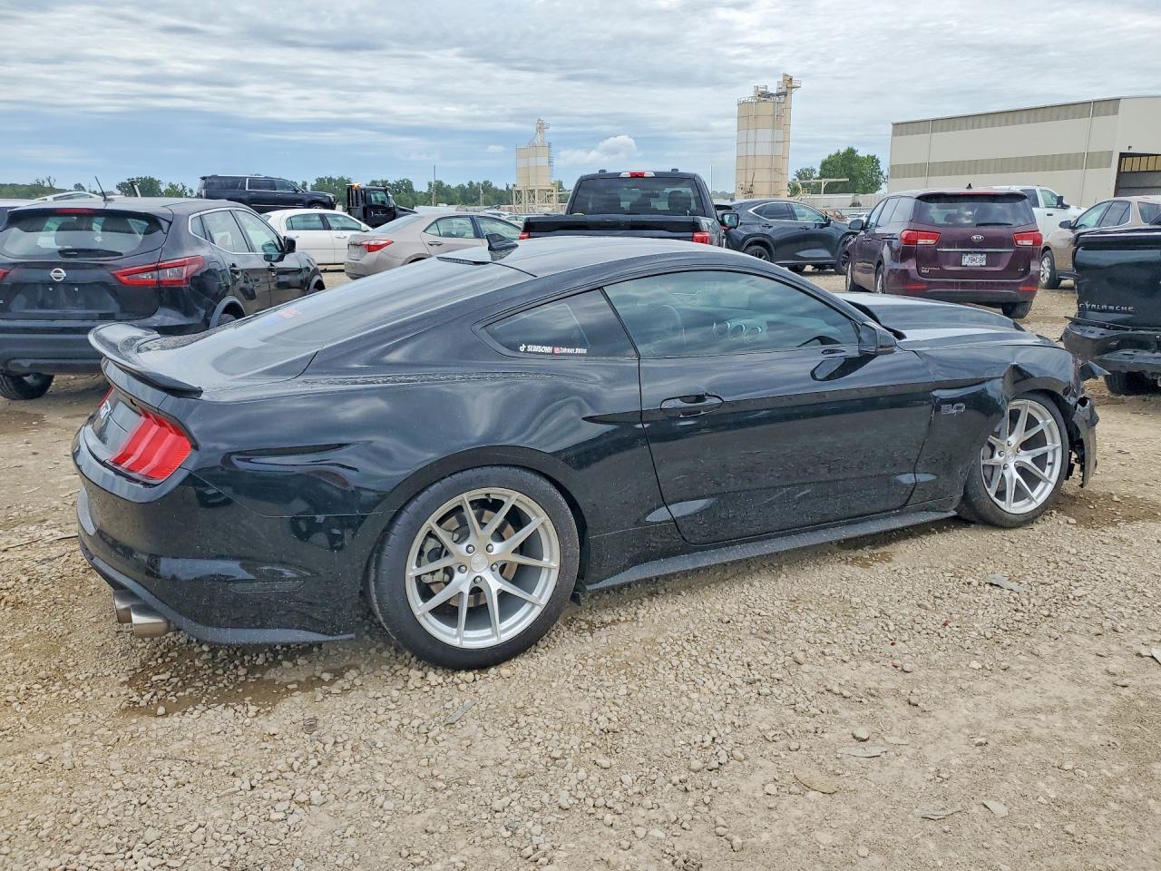 2021 Ford Mustang Gt - zdjęcie 3