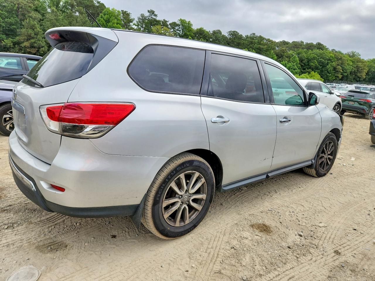 2015 Nissan Pathfinder S - zdjęcie 3