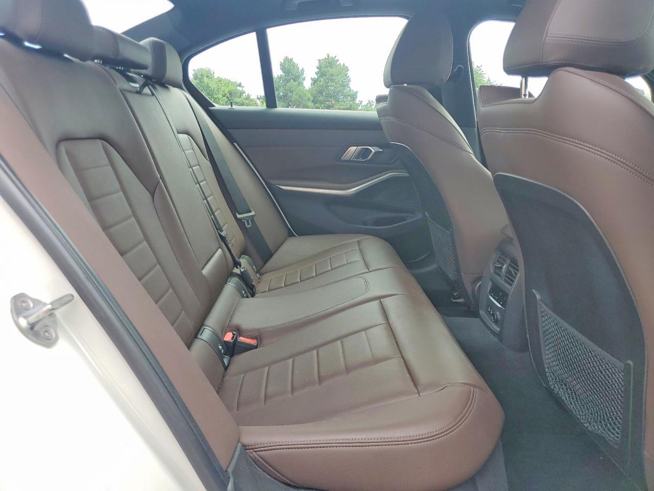 2020 BMW Seria 3 330i - zdjęcie 10