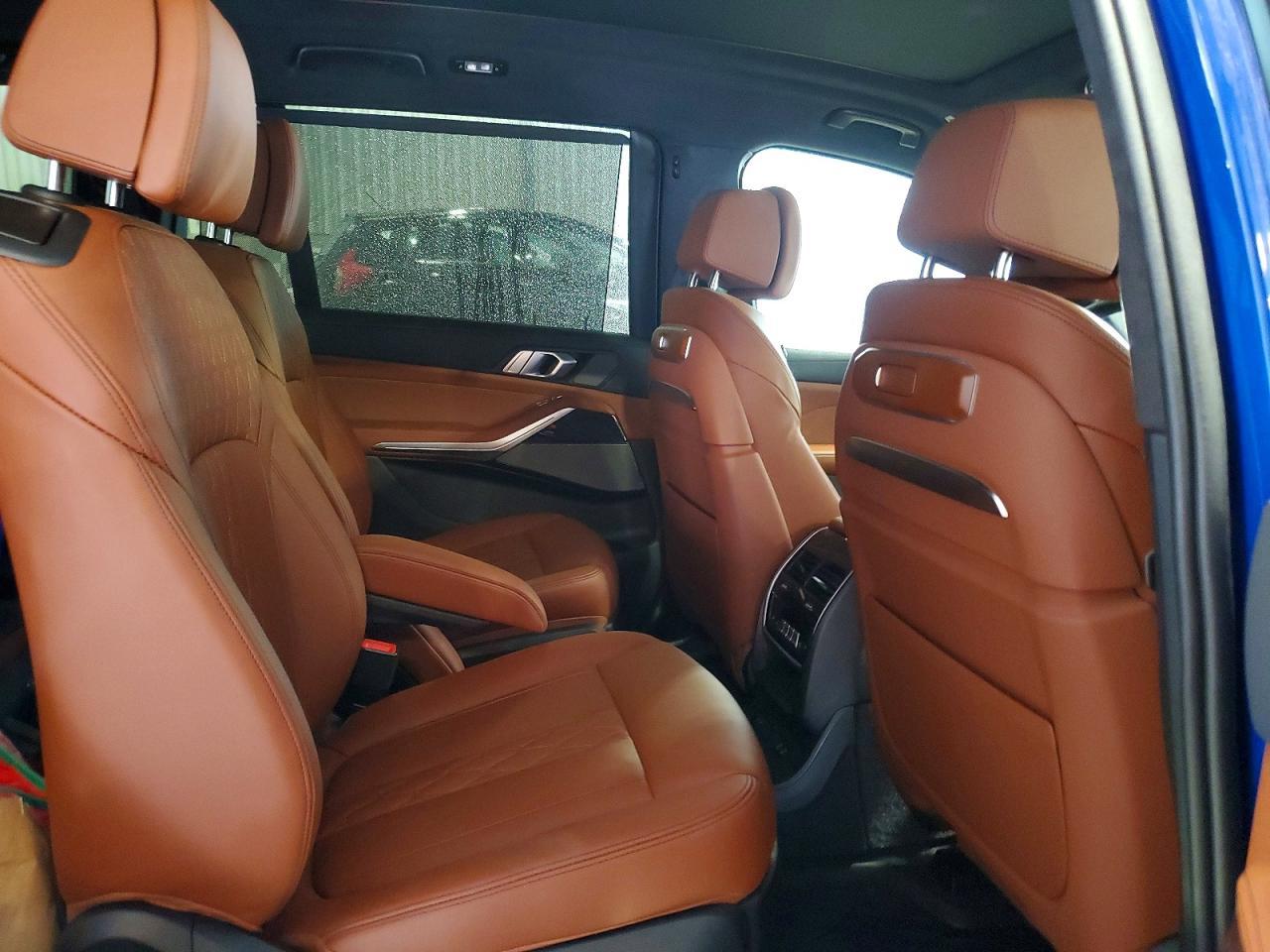 2025 BMW X7 M60I - zdjęcie 11