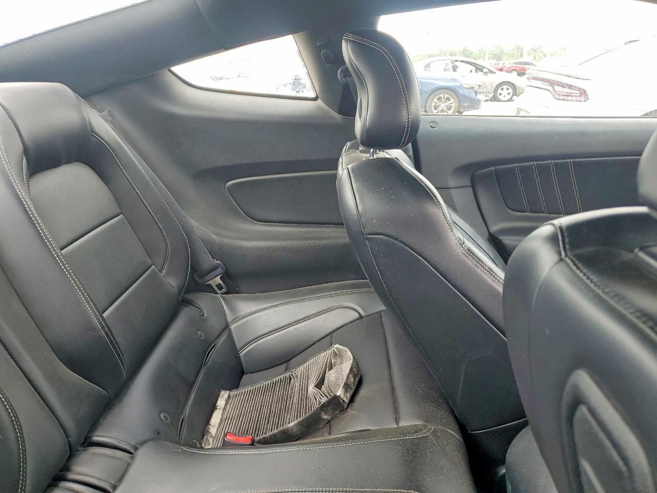 2015 Ford Mustang - zdjęcie 10