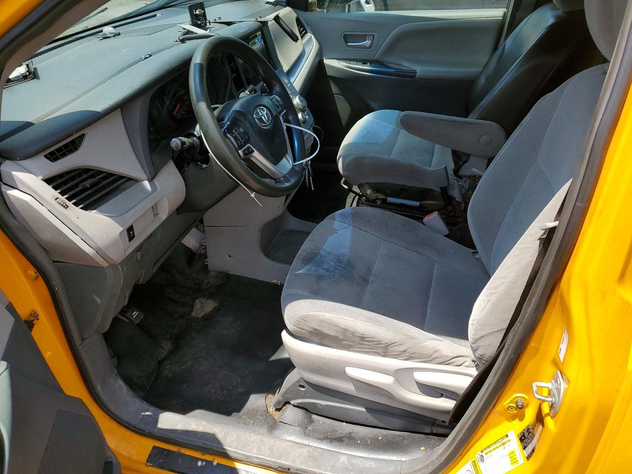 2017 Toyota Sienna Le - zdjęcie 7