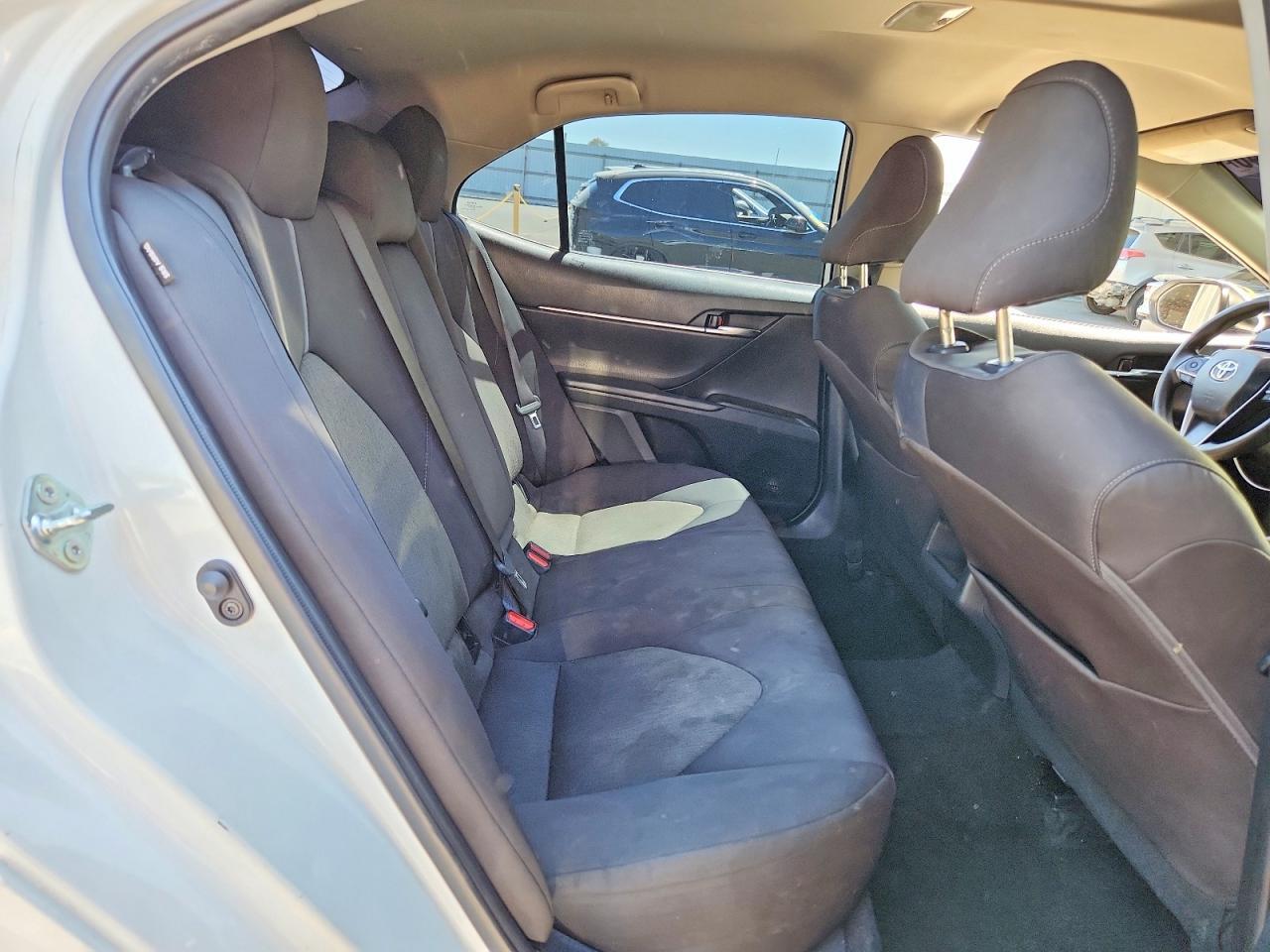2022 Toyota Camry Le - zdjęcie 10