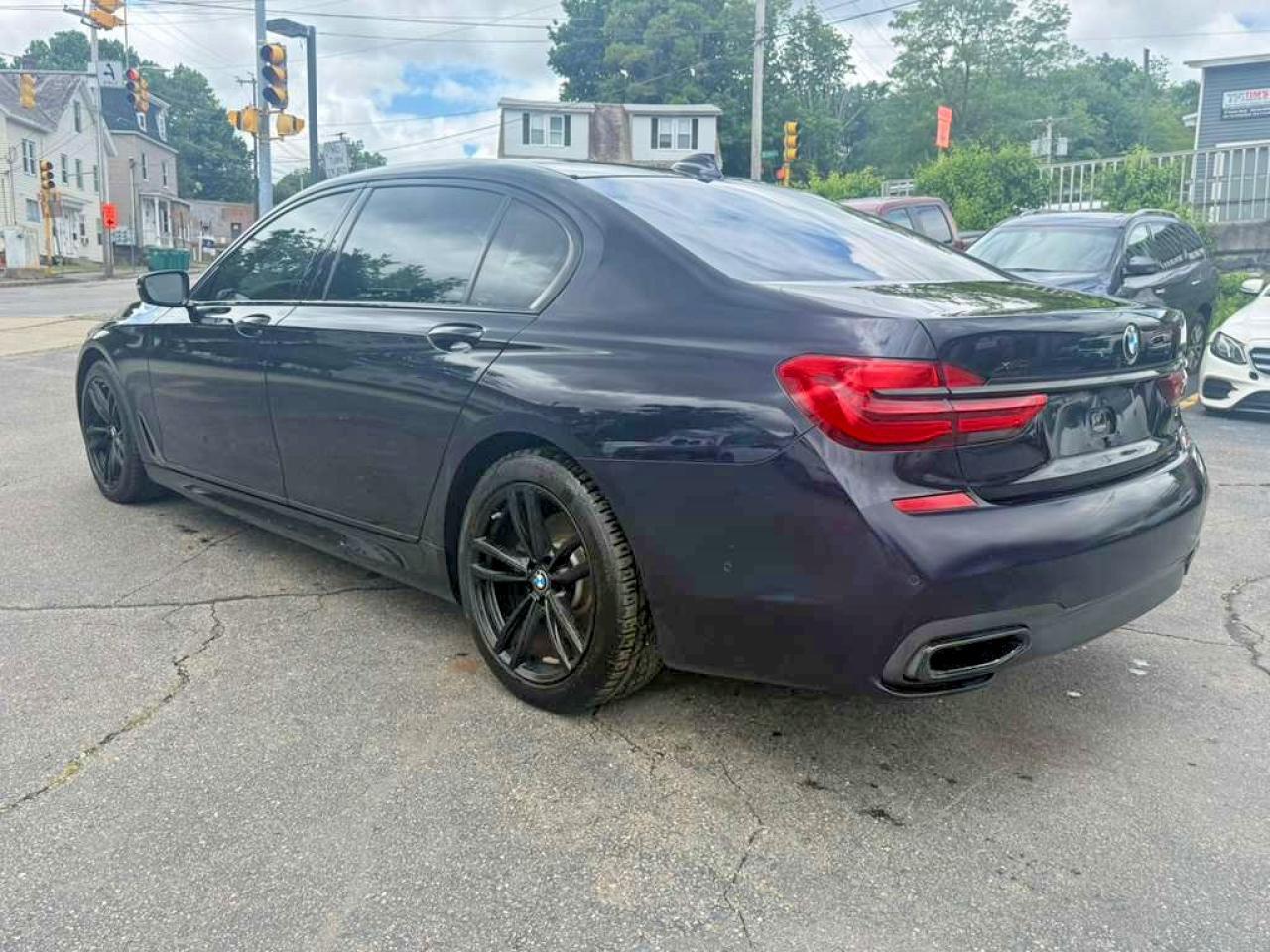2018 BMW 750 Xi - zdjęcie 2