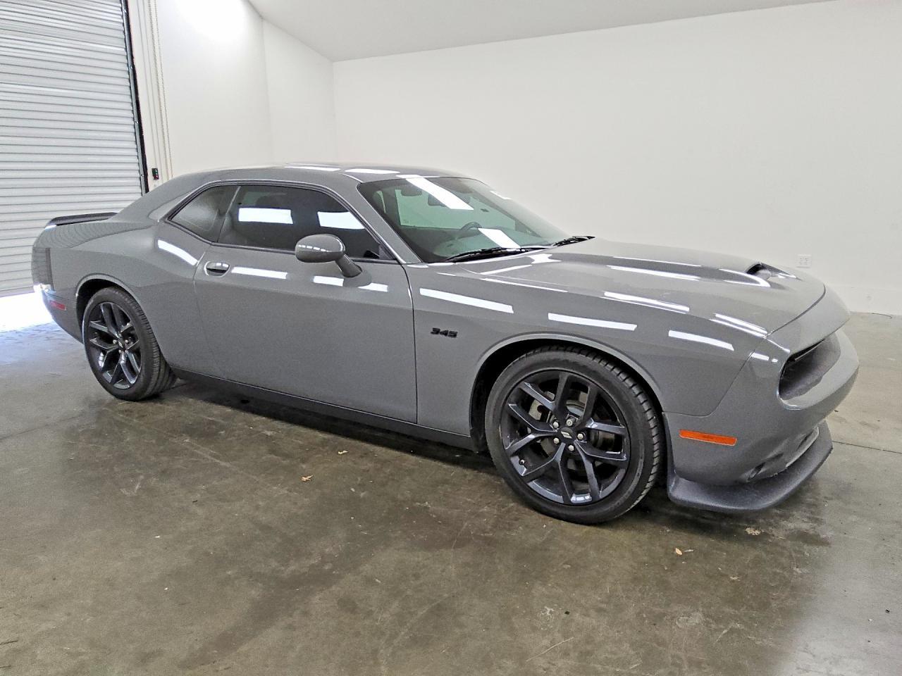Dodge Challenger - zdjęcie 4