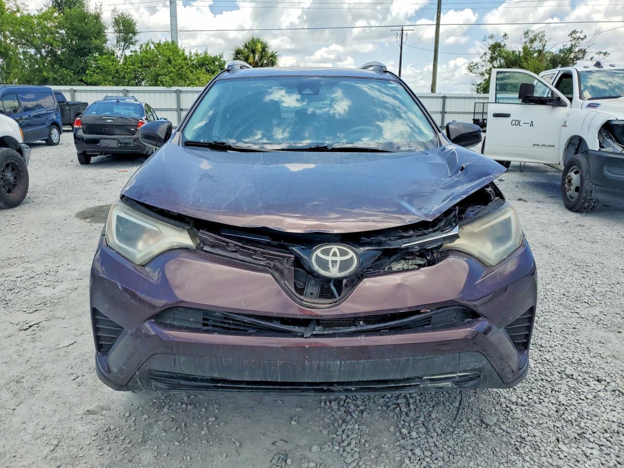 2017 Toyota Rav4 Le - zdjęcie 5