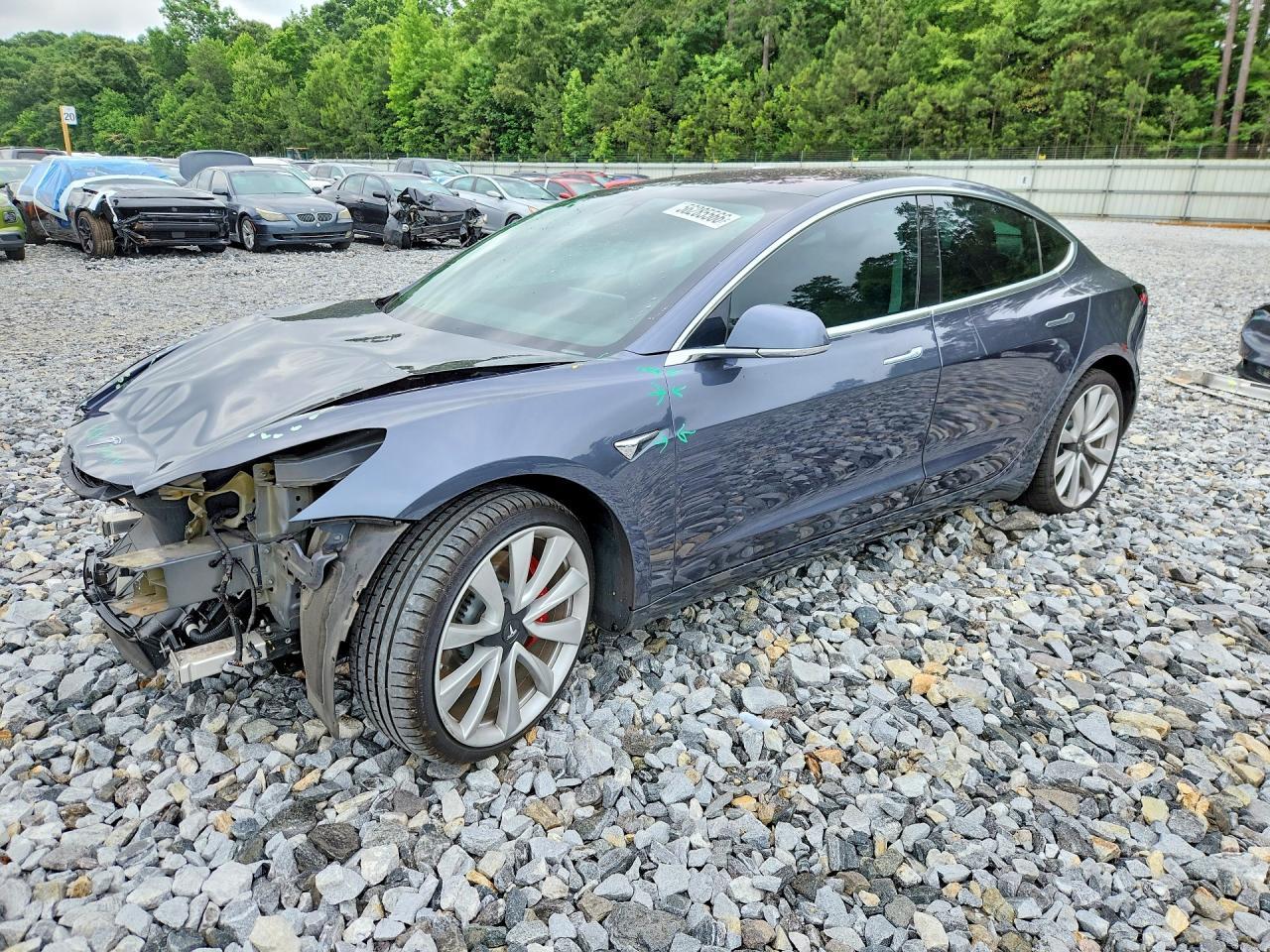 2019 Tesla Model 3 - zdjęcie główne