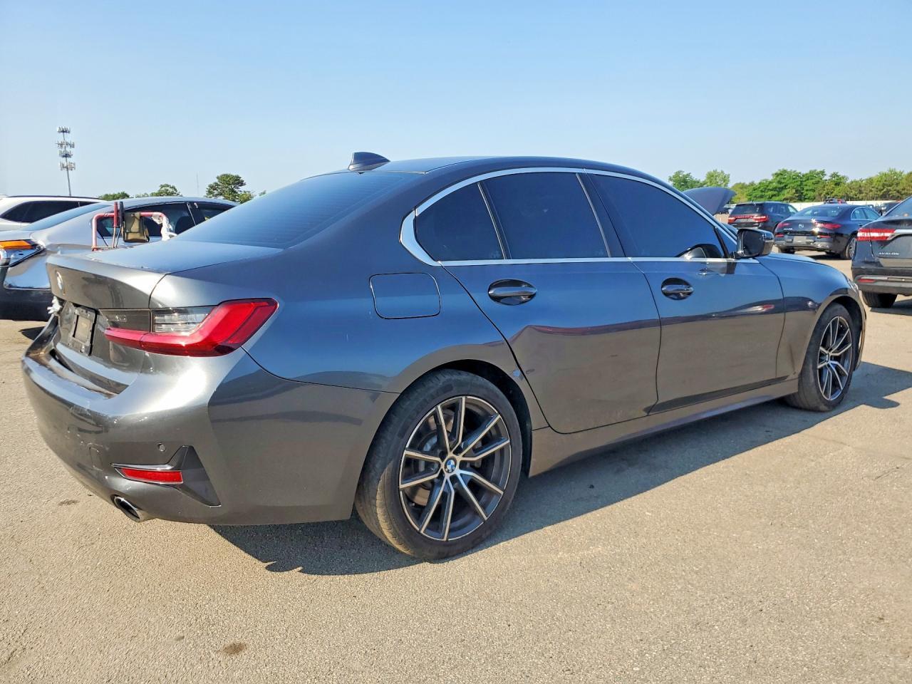 2019 BMW 330Xi - zdjęcie 3