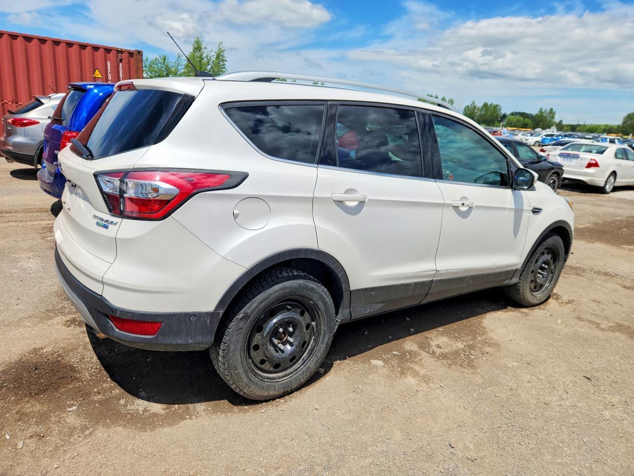2017 Ford Escape Titanium - zdjęcie 3