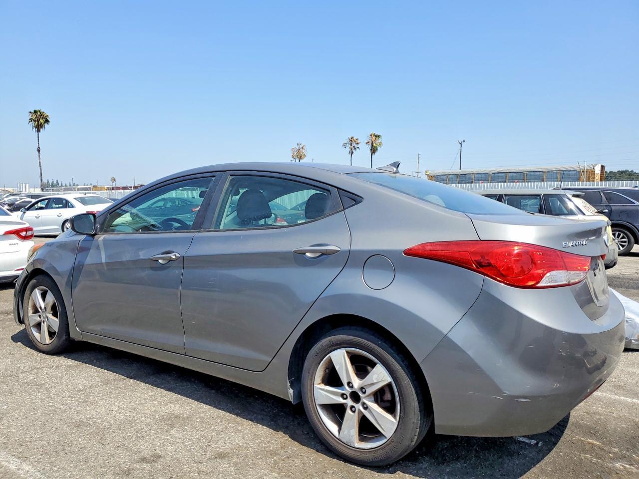 2013 Hyundai Elantra Gls - zdjęcie 2