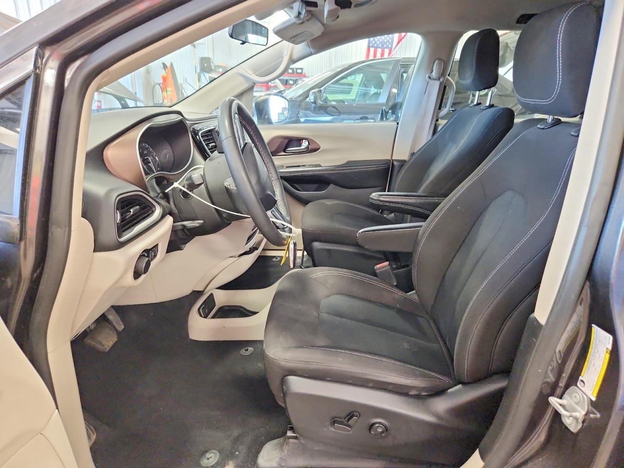 2022 Chrysler Voyager Lx - zdjęcie 7
