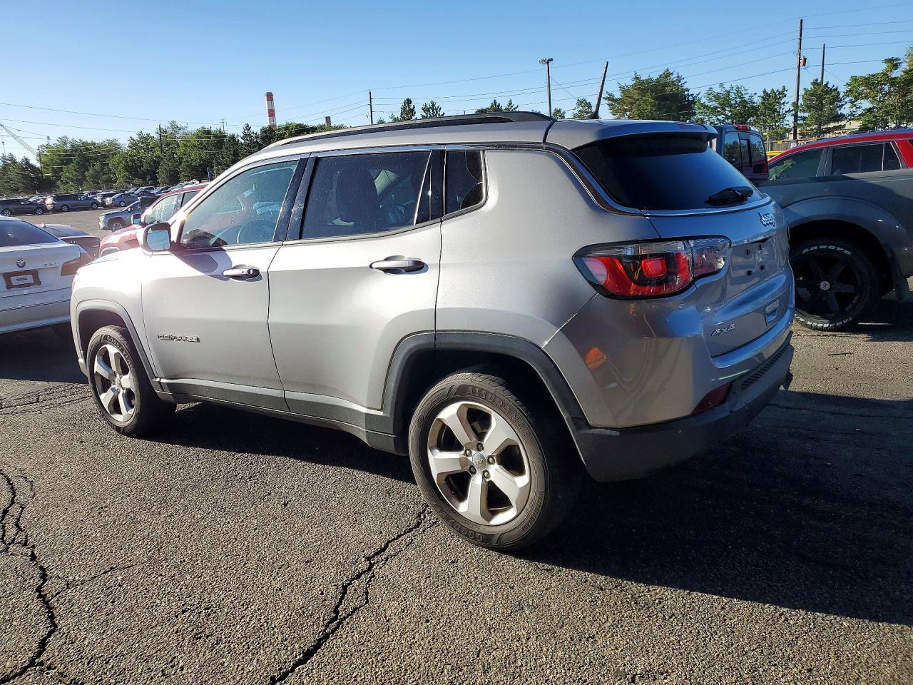 2018 Jeep Compass Latitude - zdjęcie 2