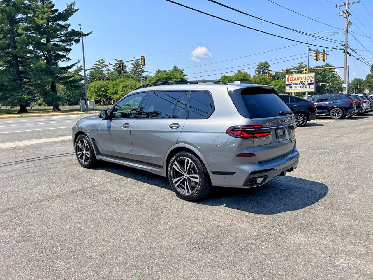 2023 BMW X7 xDrive40I - zdjęcie 3