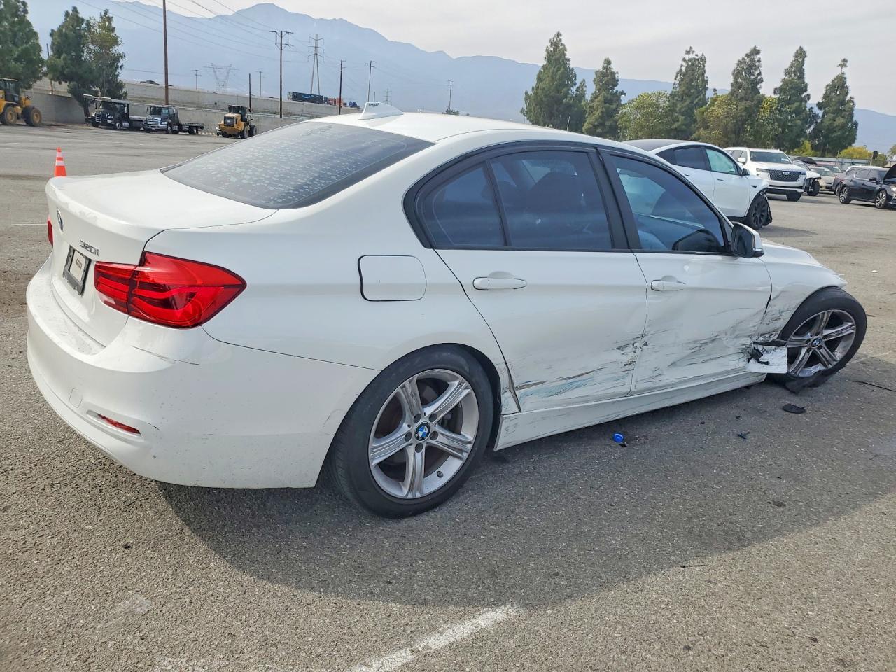 2018 BMW 320 I - zdjęcie 3