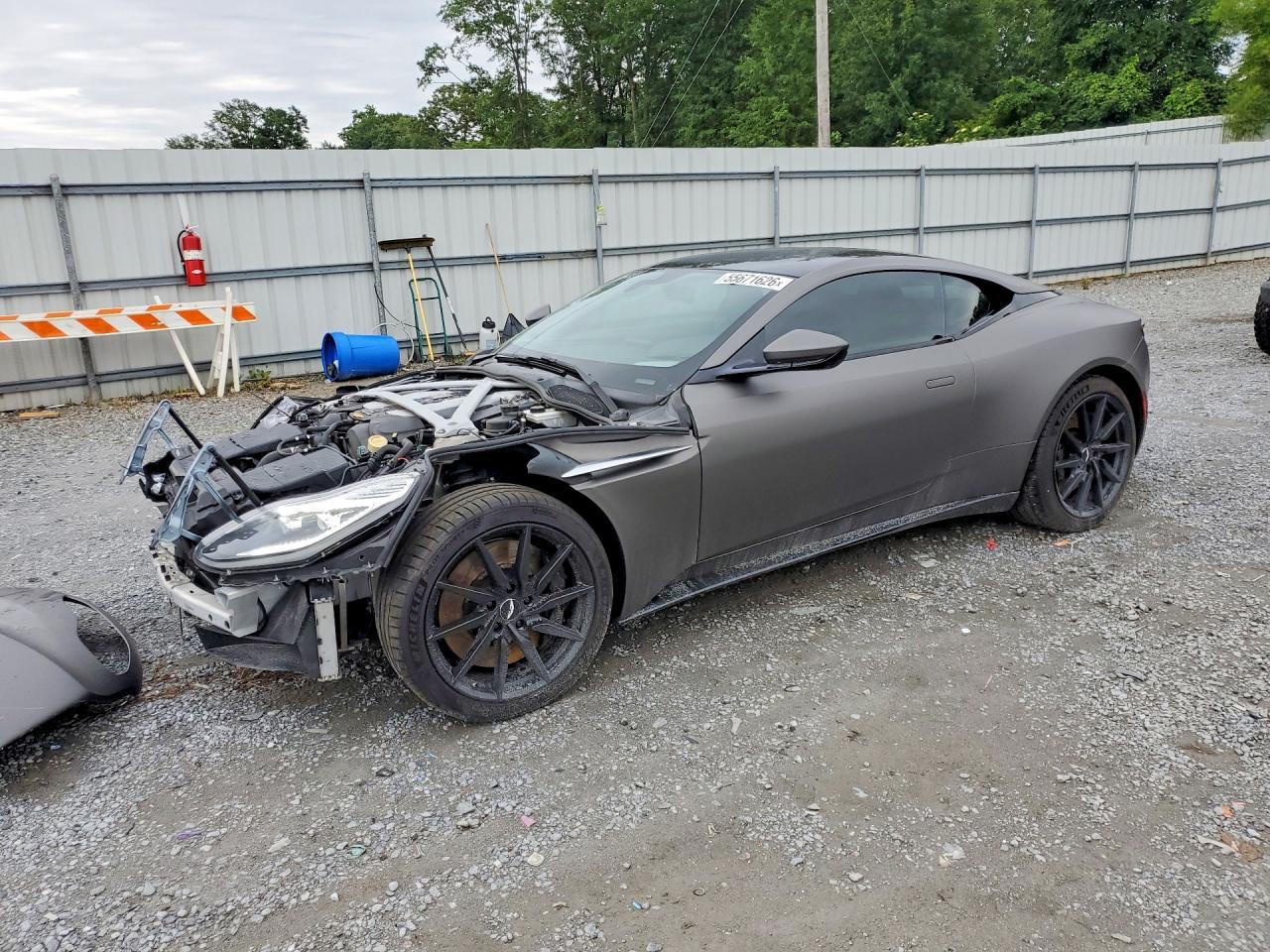 2017 Aston Martin Db11 - zdjęcie główne